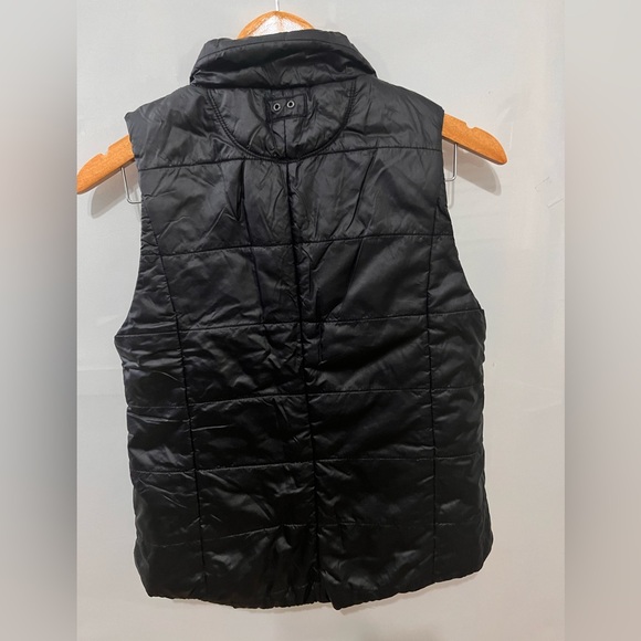 Converse Vests - Picture 2 of 7